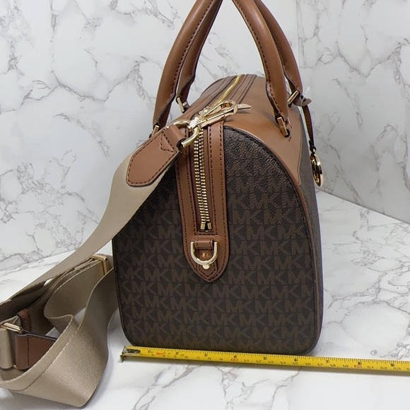 Michael Kors travel medium duffle bag - Picture 6 of 10